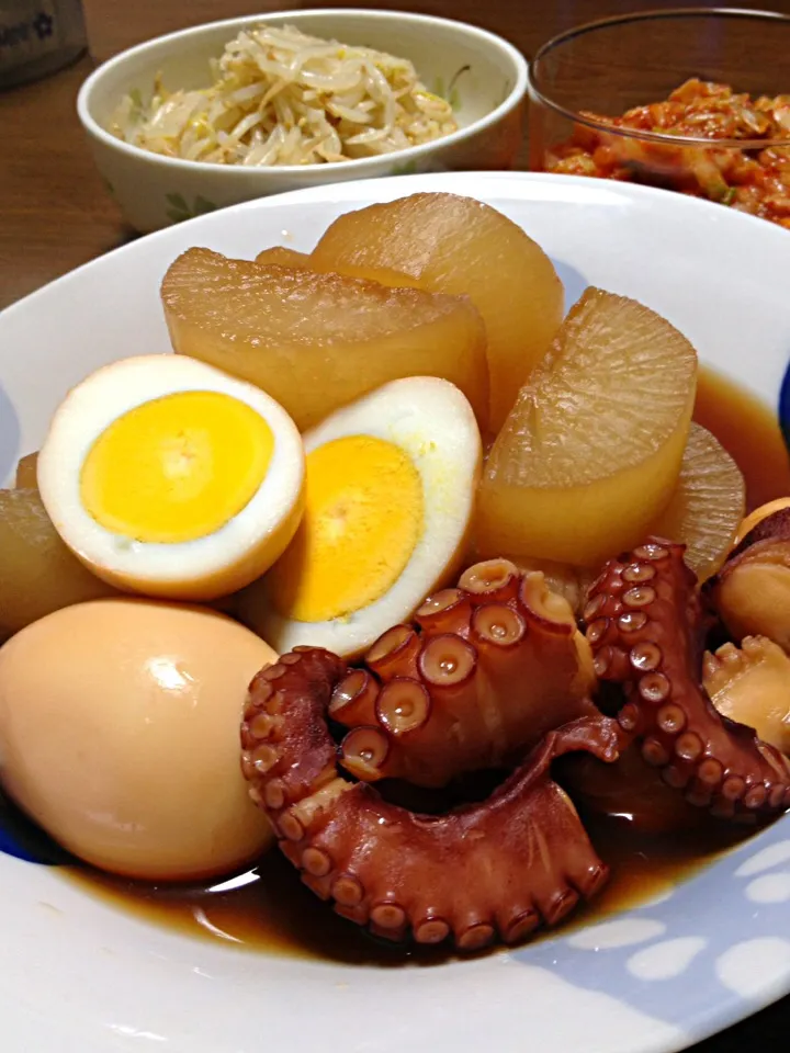 たこと大根の煮物です。しっかりめの甘辛仕上げ。白いご飯が進むお味です☆|ゆんゆんゅんさん