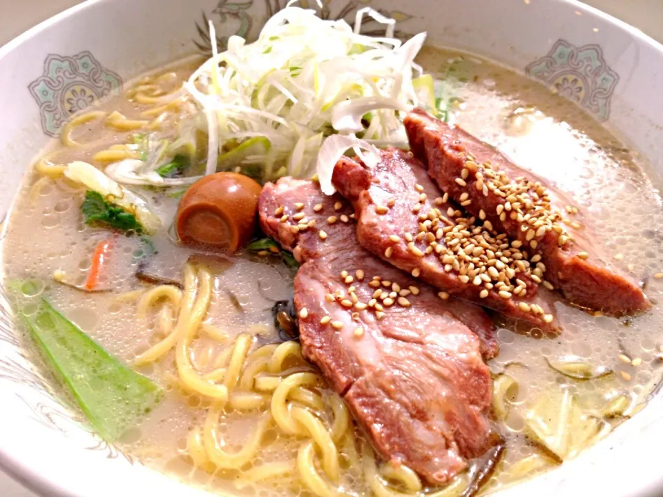 今日の社食は招福ラーメン。540円。豪華！！|ルーア・ブランカさん