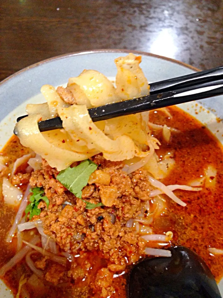 刀削麺の麺|中華蕎麦 銀時さん