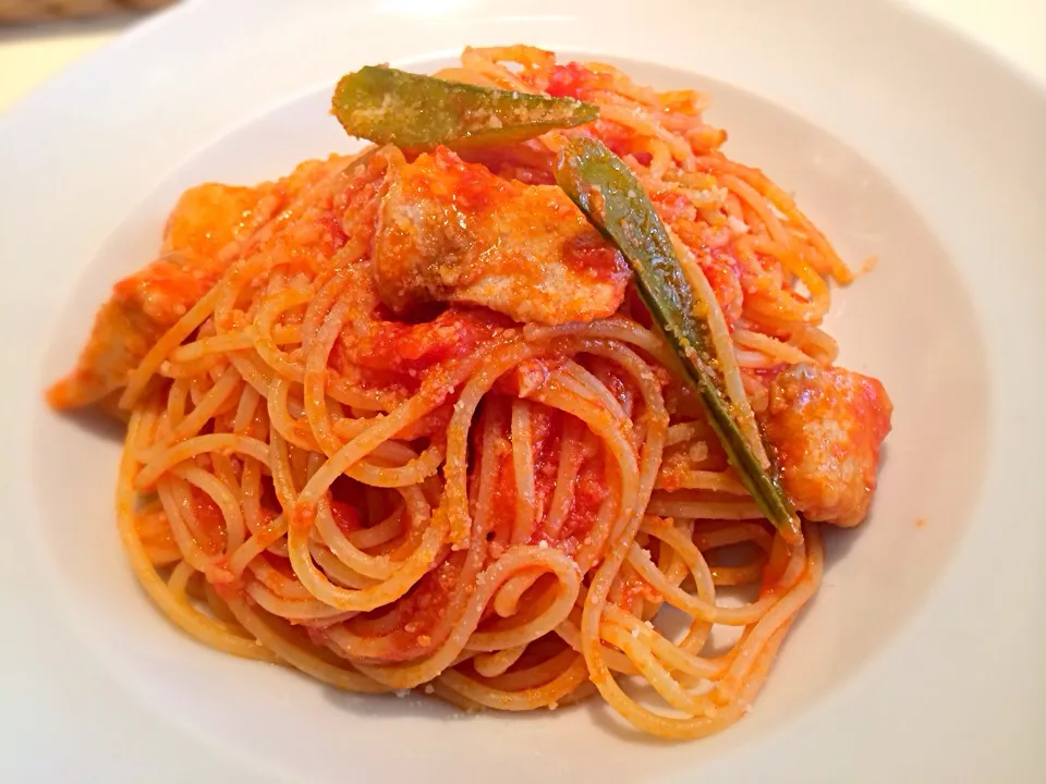 【本日のランチ】メカジキとスナップエンドウのトマトソースパスタ。(ﾟдﾟ)ｳﾏｰ|JTKさん