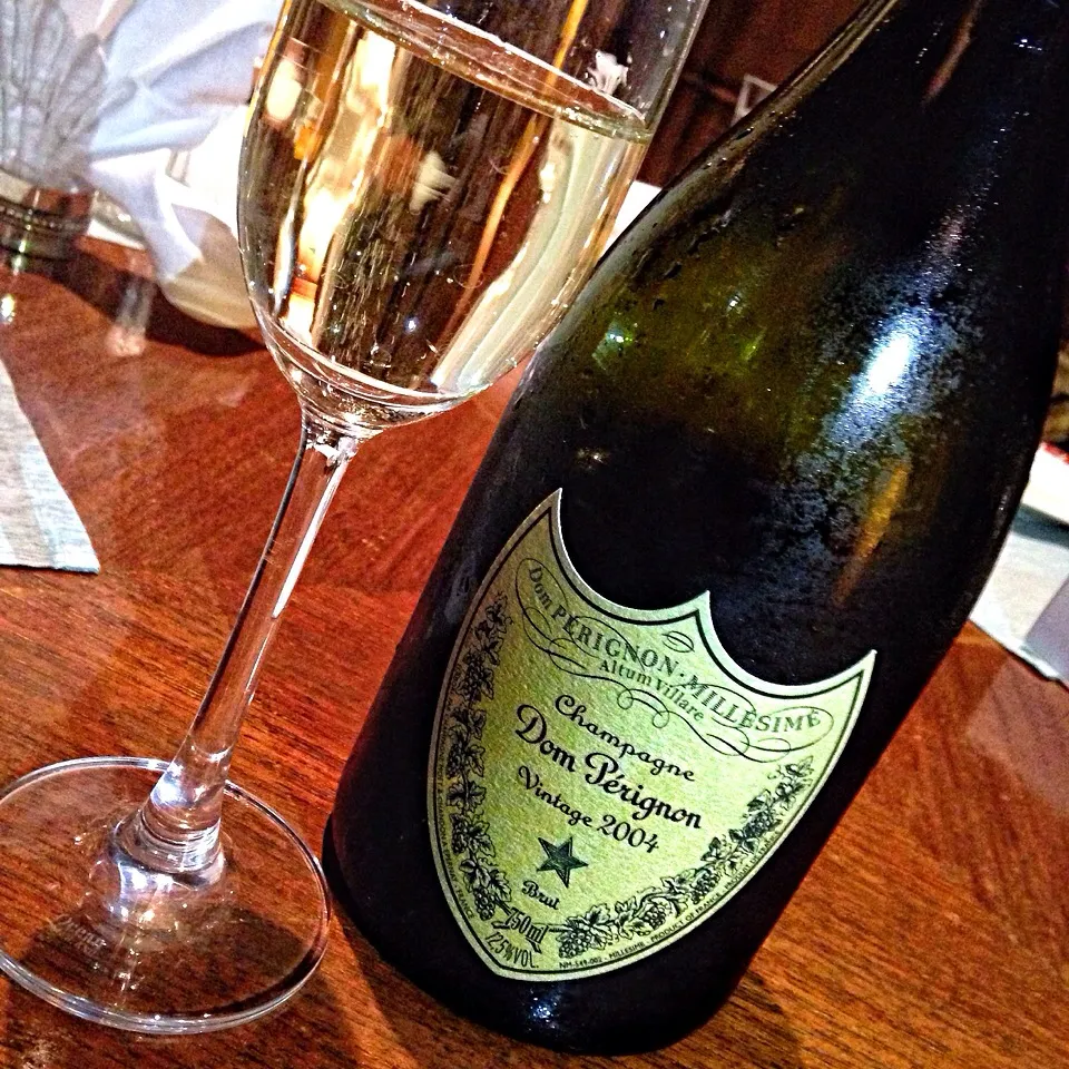 Snapdishの料理写真:Dom Pérignon Vintage 2004|Obeoom Jumsai Na Ayudhyaさん