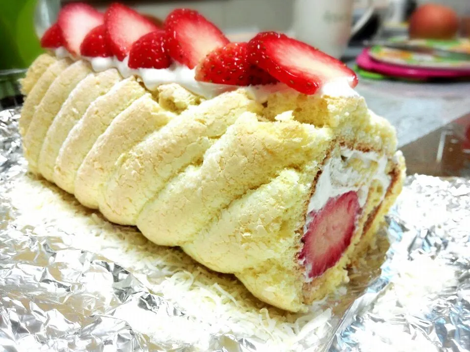 strawberry biscuit roll cake|림찡さん