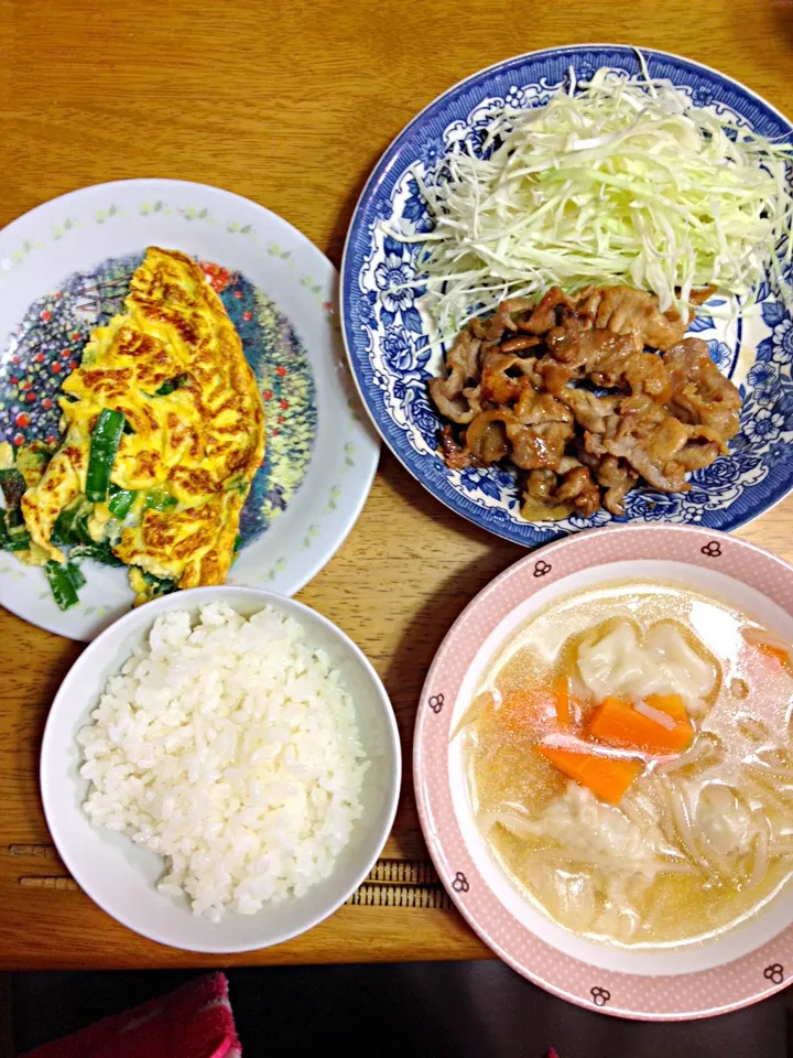 ニラ玉、生姜焼き、餃子スープ、ご飯|ゆうたんさん