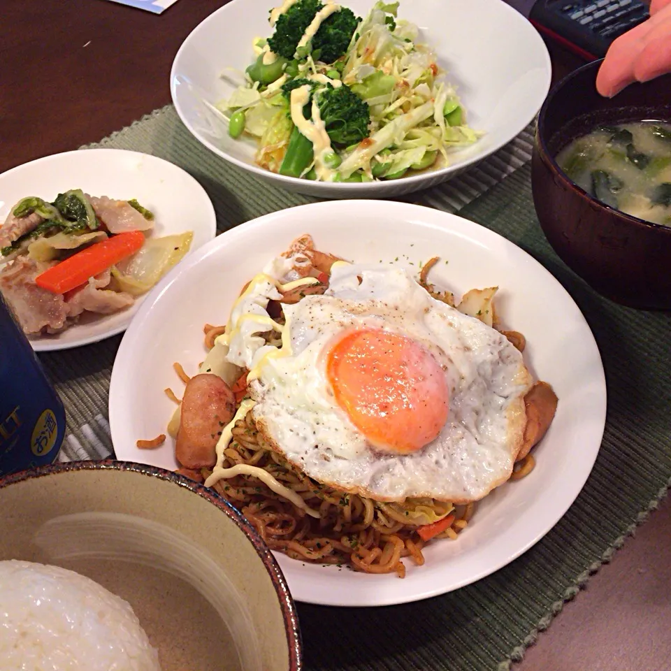 焼きそば 味噌汁 サラダ|さるさん