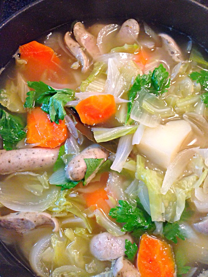 野菜たっぷり生ソーセージの野菜スープ