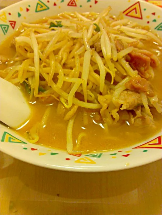 ○ちゃん正麺（味噌）を野菜ましましで頂きました♪
野菜は七味で味付けしたので、味噌にあうあう♪(o≧▽゜)o|やまだ とおるさん