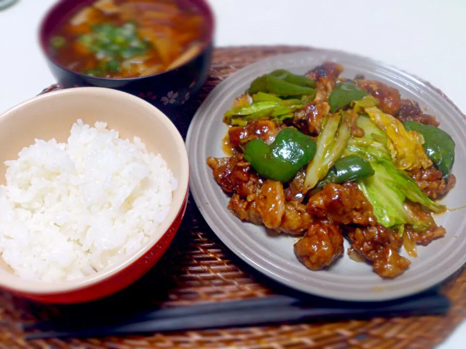 回鍋肉 しめじ寒干大根人参キャベツ芯の赤だし|にゃろめさん