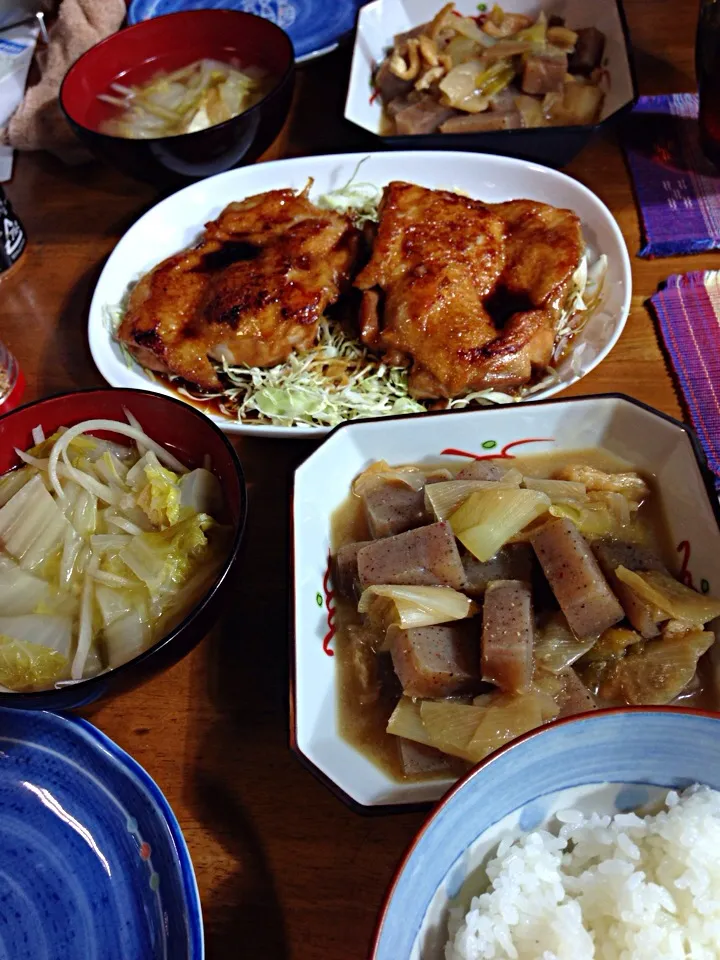 鶏の照り焼き、こんにゃくとネギの味噌煮、白菜とゴボウのコンソメスープ(^O^)／|すかラインさん