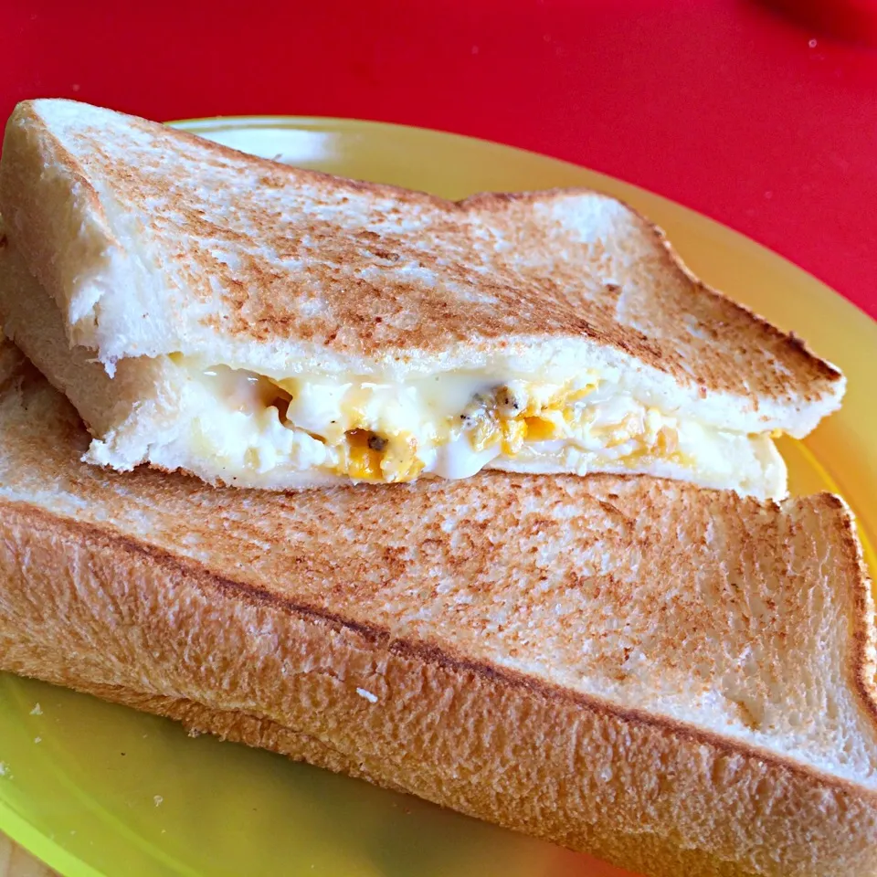 Grilled cheese w/ egg|inkainoviaさん