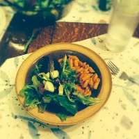 Snapdishの料理写真:Pasta and green salad|Sai linさん