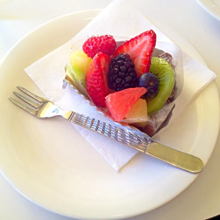 Snapdishの料理写真:Fruit tart|Sarah Mahoneyさん