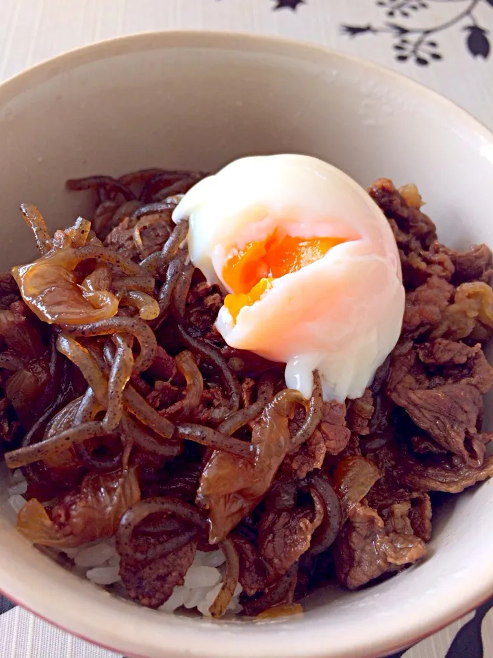 温玉のせ 牛丼😋|かずちんさん