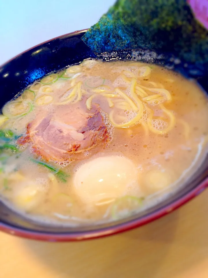 Snapdishの料理写真:豚骨醤油ラーメン＋味玉|がっし〜さん