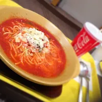 Snapdishの料理写真:イタリアントマトとモッツァレラの生パスタ|みきぺでぃあさん