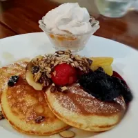 Snapdishの料理写真:healthy Brunch.
banana cream & fruit with nuts.
banana cream is so pure! 🍯🍌|changeさん