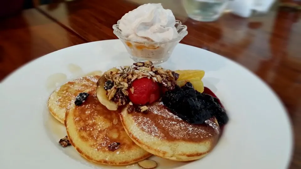 healthy Brunch.
banana cream & fruit with nuts.
banana cream is so pure! 🍯🍌|changeさん