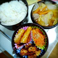 Snapdishの料理写真:＊白菜と根菜の味噌バター鍋
＊人参ナムル
＊ネギの味噌焼き
＊鶏胸の照り焼き餡がけ
＊ご飯|りなさんさん