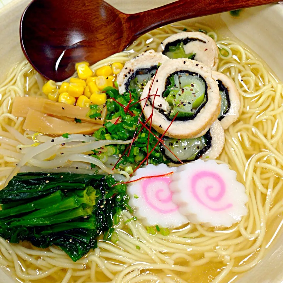 自家製海苔ネギ巻き鶏チャーシューのっけ鶏塩ラーメン🍀|デミさん