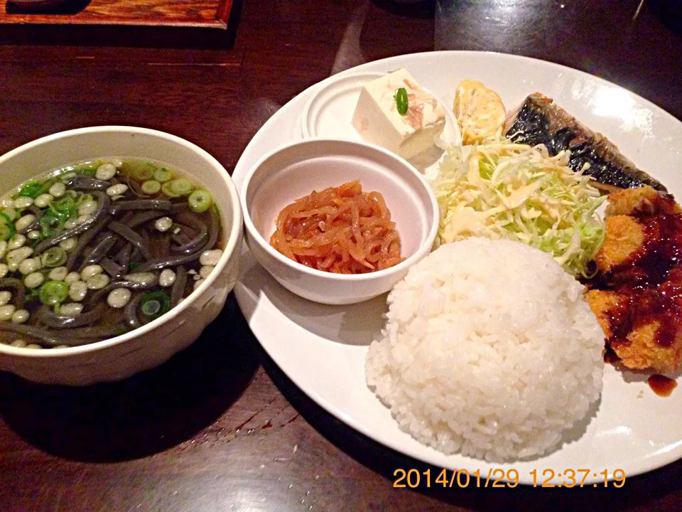 チキンカツとサバの定食|コージ💫さん