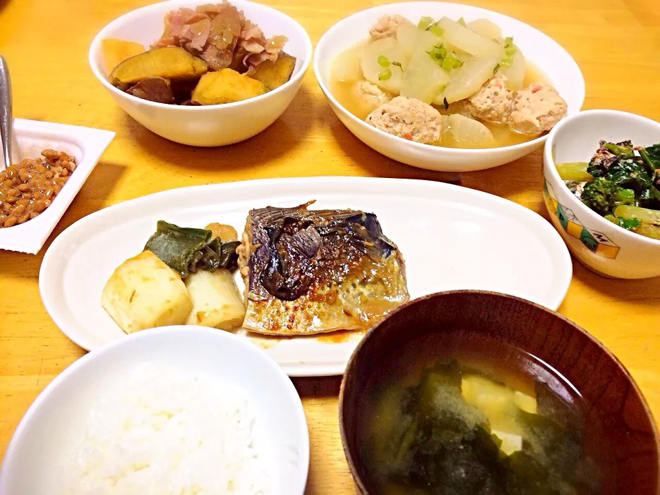 鯖の味噌煮、大根と鶏つみれの煮物、さつまいもとベーコンの炒め煮などなど|しおんさん