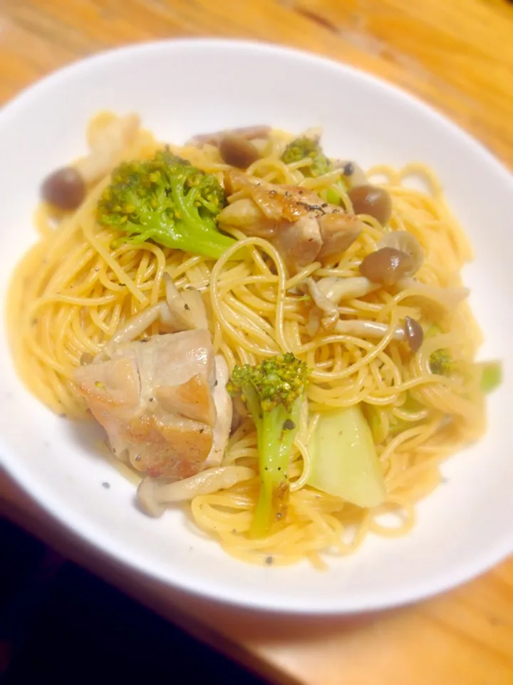 しめじとブロッコリーの鶏肉パスタ♡|えみさん