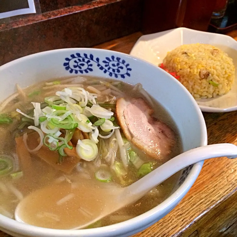 塩ラーメン、チャーハンのミニサイズはシェアしたよ（＾∇＾）|しーさん