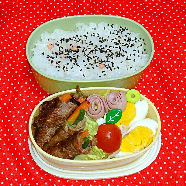 Snapdishの料理写真:1/30(木)の旦那弁当
♪野菜の牛肉巻き
♪目玉焼き
♪魚肉ソーセージ
♪ミニトマト|ふみぃさん