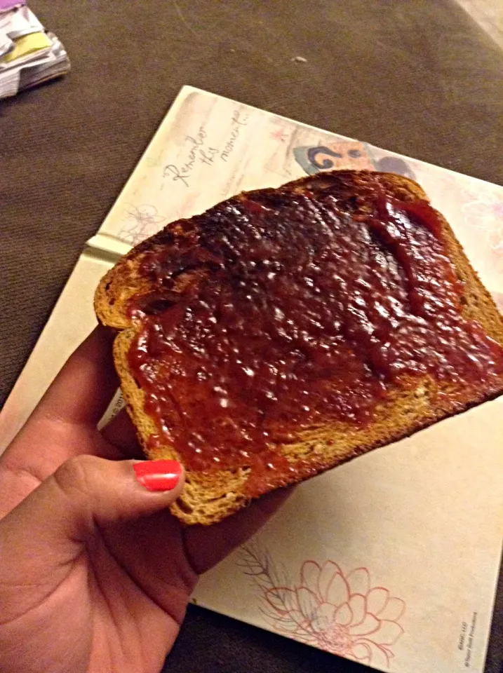 Toast with organic strawberry jelly🍓🍓🍓|paola gonzalezさん