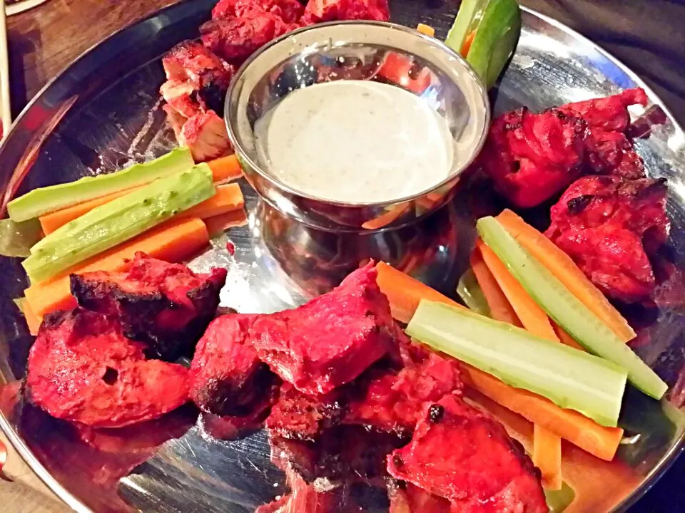 tandoori chicken, cucumbers, carrots, and yogurt sauce|Eunji Yoonさん