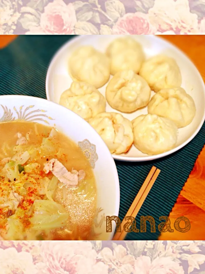 Snapdishの料理写真:子供が…学級閉鎖‼‼暇すぎて昼から味噌ラーメンと肉まん作っちゃった💕|ナナオさん