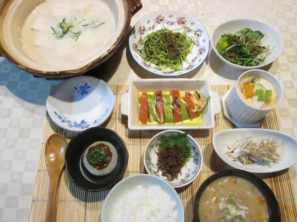 卵と植物性たんぱく質、野菜だけの晩御飯|Madokaさん