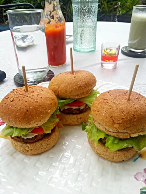 Snapdishの料理写真:mini trio vegies burger|vitantriさん