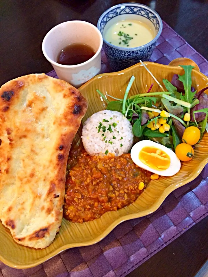 昨日のレシピでカレーナンランチ♥︎|みったんさん