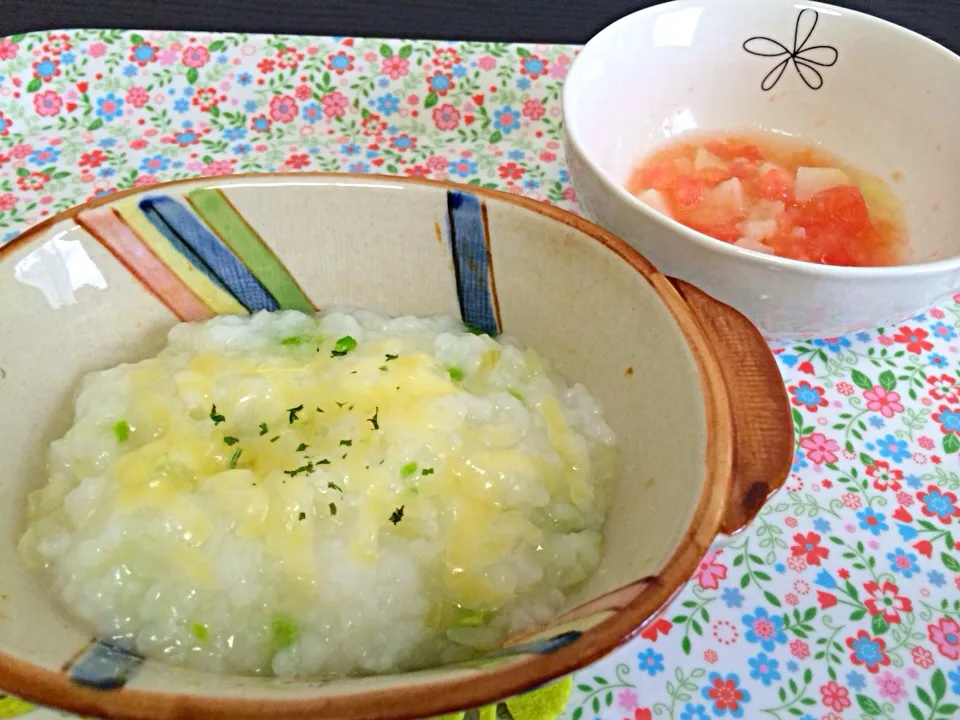 お豆のピラフとろけるチーズのせ、トマトとジャガイモのサラダ|さちこさん