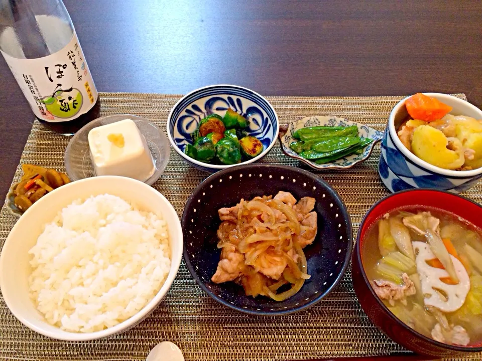 Snapdishの料理写真:芽キャベツのバター醤油   絹さやのペペロンチーノ   塩肉じゃが   豚汁   豚の生姜焼き   根菜のきんぴら|NAKATAさん