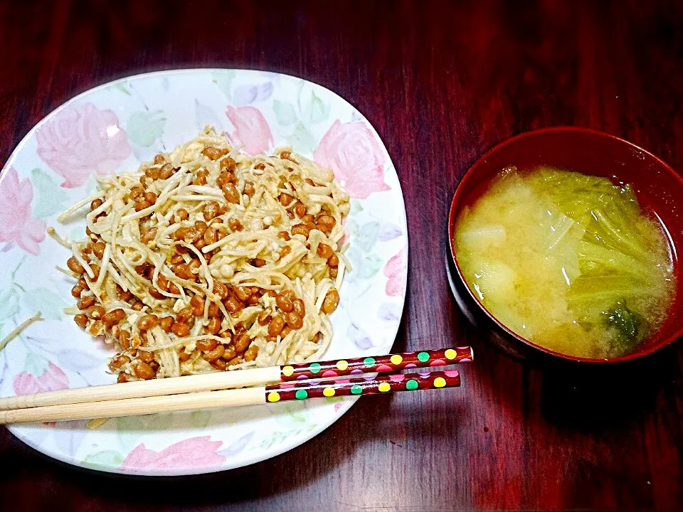 納豆とえのきの炒め
とじゃがいもと白菜の味噌汁

最近、夜は炭水化物を抜いて
納豆料理にはまってます(＾ω＾)|Manami Hashiguchiさん