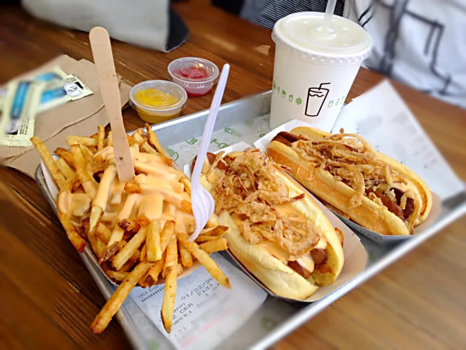 Snapdishの料理写真:Hot Dog (@ Shake Shack, NY)|Marinaさん