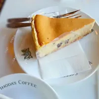 Snapdishの料理写真:チーズケーキ   イノダコーヒー|香山泰一さん