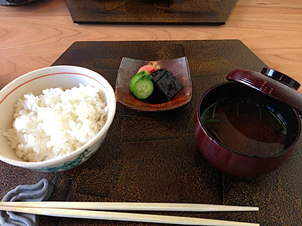 食事 ご飯 赤出汁 香物|あきらさん