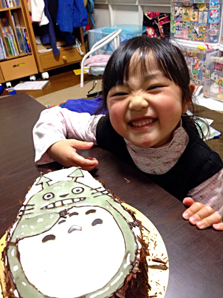 瑠菜4才の誕生日ケーキはトトロ♡|としおさん