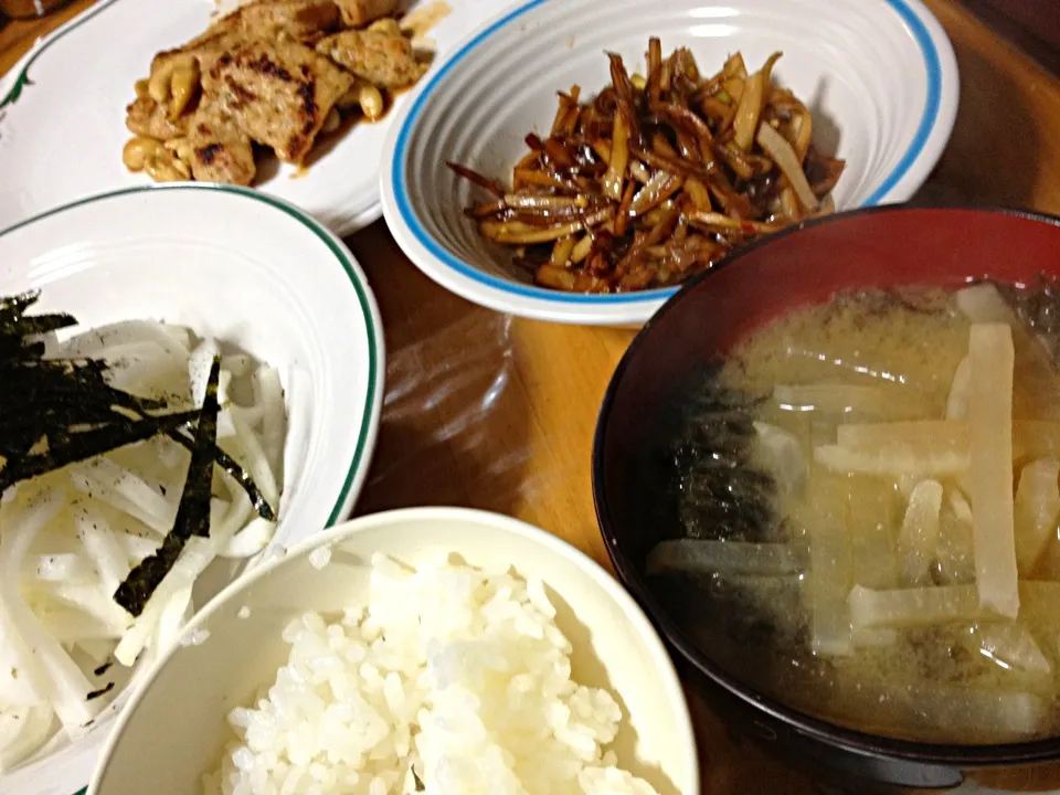 Snapdishの料理写真:鶏肉カシューナッツ炒め、長芋海苔麺つゆ和え、大根の皮きんぴら、大根のお味噌汁|Sumichanさん