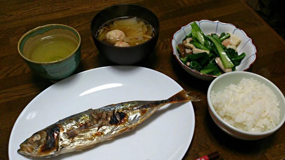 鯵の塩焼き＆小松菜の海鮮炒め＆肉団子汁|えっちゃんさん