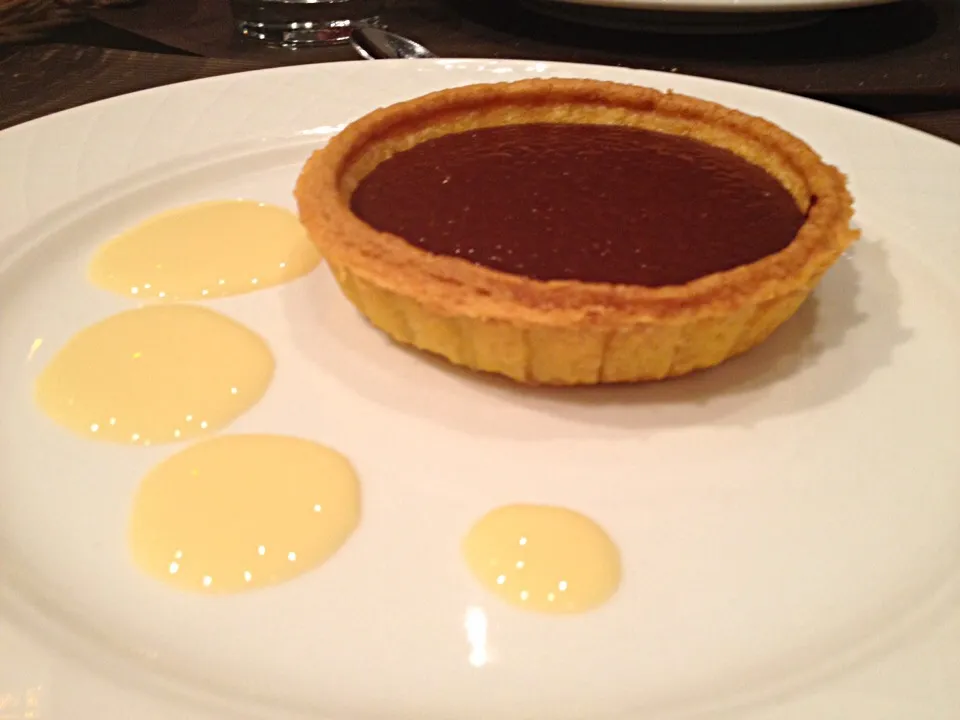 Tartelette au chocolat et as creme anglaise|Nicholas Tayさん