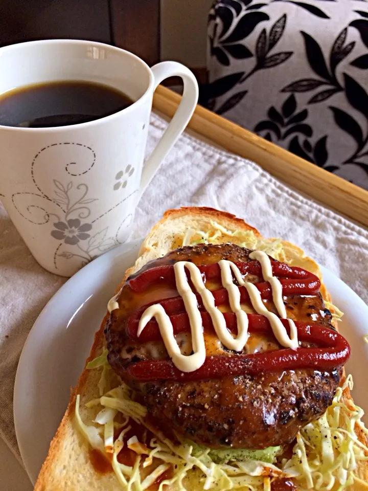 朝からガッツリ ハンバーグトースト|ゆりっちょんさん