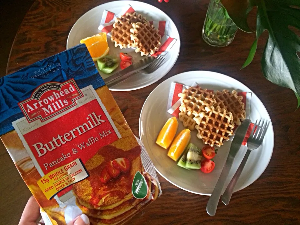 Saturday waffle breakfast|Lina Butlerさん