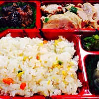 Snapdishの料理写真:沼津駅ビル一階「北京飯店」の蒸し鶏のサラダ弁当|Daisuke Inabaさん