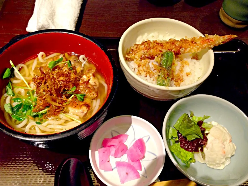 六蔵 焼き鳥と豆苗の鶏だしうどん、海老天丼ランチ|かよこさん