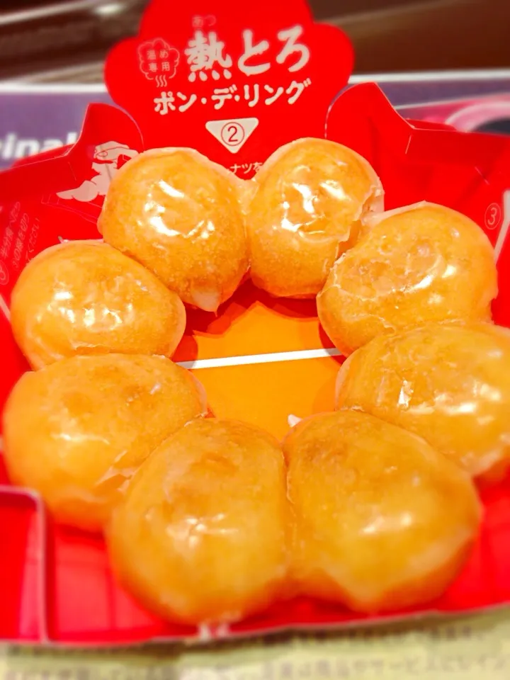 ミスドの熱とろポンデリング🍩✨を食べて見たよ〜めっちゃモチモチ😂甘くて美味しかった😋|Tanni Kaさん