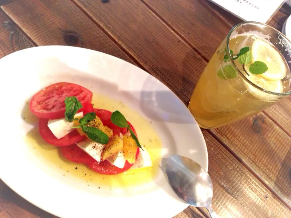 お昼もやっぱりお洒落なアルコール、レモネードビア🍹🍋✨|🇯🇵ともこちゃん。さん