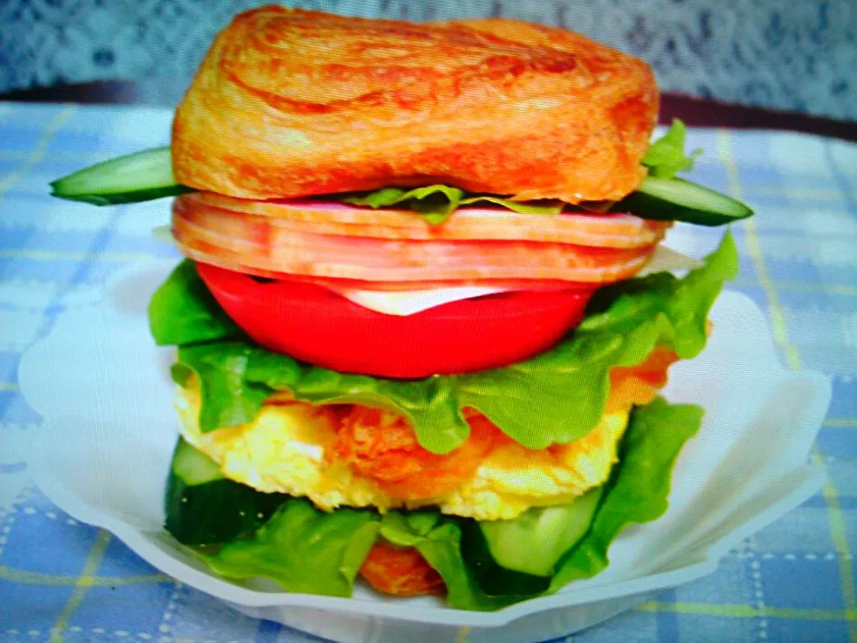 コモのデニッシュパンで🍔メガサンド|*ママちゃん*さん